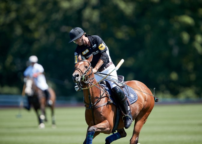 NickManifoldPhChichiUbina